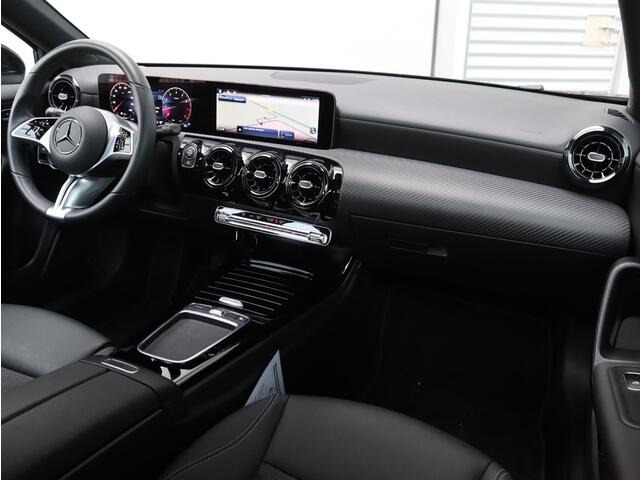 Mercedes-Benz A-KLASSE 180 Star Edition Navigatie | Camera | LED | Automaat