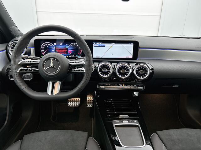Mercedes-Benz A-KLASSE 180 Business Solution AMG | AMG Line Plus pakket | Nightpakket | 360°-camera | Memorypakket | 19 inch AMG velgen | Head-up display | Dodehoekassistent | Augmented Reality navigatie |