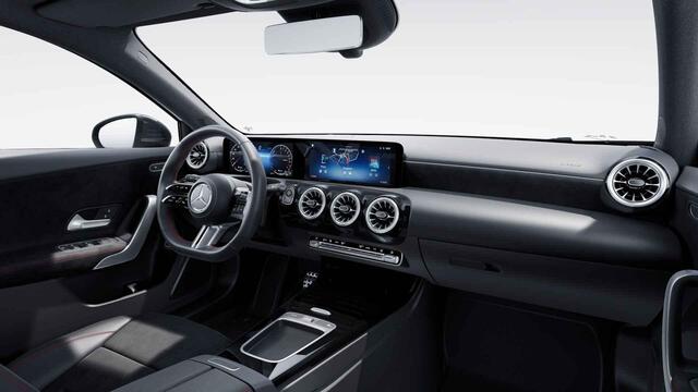 Mercedes-Benz A-KLASSE 250 e Star Edition AMG Line | Night | Panoramadak | Multispaaks AMG velgen| Widescreen | Sfeerverlichting | Stoelverwarming |