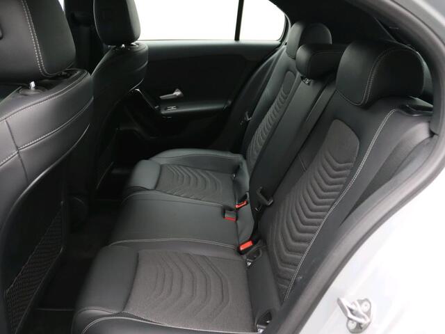 Mercedes-Benz A-KLASSE 160 Style | Handgeschakeld | Led verlichting | Achteruitrij camera | Cruise control | Inclusief 24 maanden MB Certified garantie voor Europa.