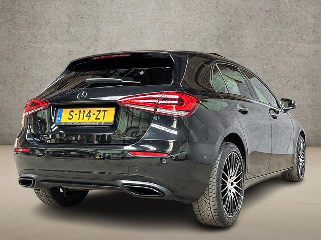 Mercedes-Benz A-KLASSE 200 AMG Sport 163Pk Automaat (SCHUIFDAK, SFEERVERLICHTING, GROOT NAVI, WIDESCREEN, CAMERA, GETINT GLAS, SPORTSTOELEN, STOELVERWARMING, LEDER, NIEUWSTAAT)