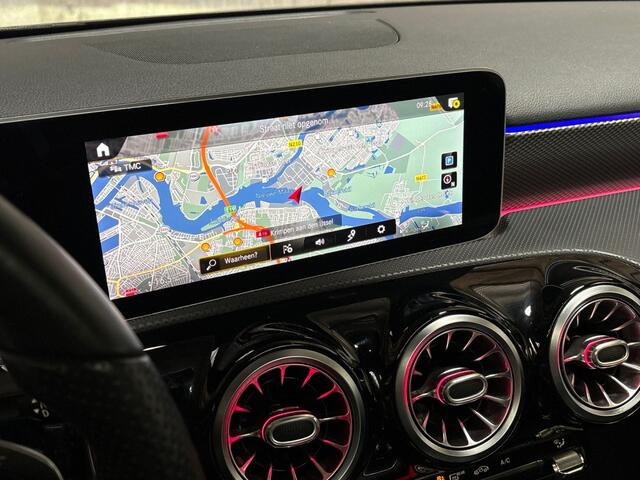 Mercedes-Benz A-KLASSE 200 AMG Sport 163Pk Automaat (SCHUIFDAK, SFEERVERLICHTING, GROOT NAVI, WIDESCREEN, CAMERA, GETINT GLAS, SPORTSTOELEN, STOELVERWARMING, LEDER, NIEUWSTAAT)