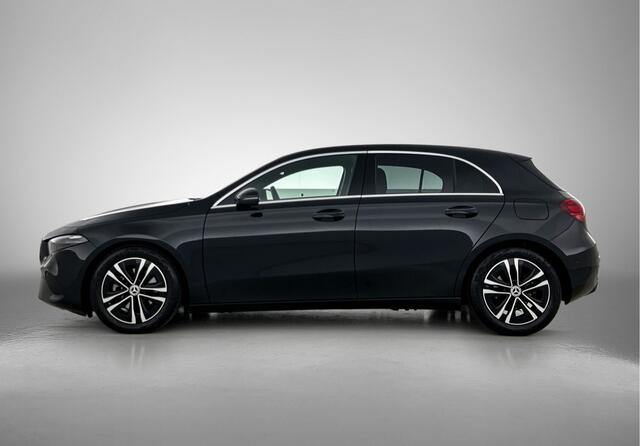 Mercedes-Benz A-KLASSE 180 Progressive | Dode Hoek Ass | Parkeerpakket met Camera | LED Verlichting | Stoelverwarming | Inclusief 24 maanden Mercedes-Benz Certified garantie voor Europa.