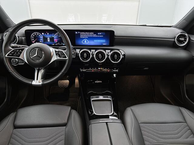 Mercedes-Benz A-KLASSE 180 Progressive | Dode Hoek Ass | Parkeerpakket met Camera | LED Verlichting | Stoelverwarming | Inclusief 24 maanden Mercedes-Benz Certified garantie voor Europa.