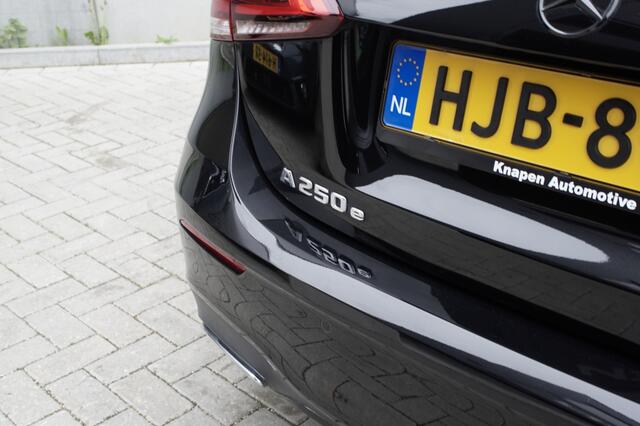 Mercedes-Benz A-KLASSE 250 e Premium | Pano | 360 camera | AMG Pakket | Dodehoek detect
