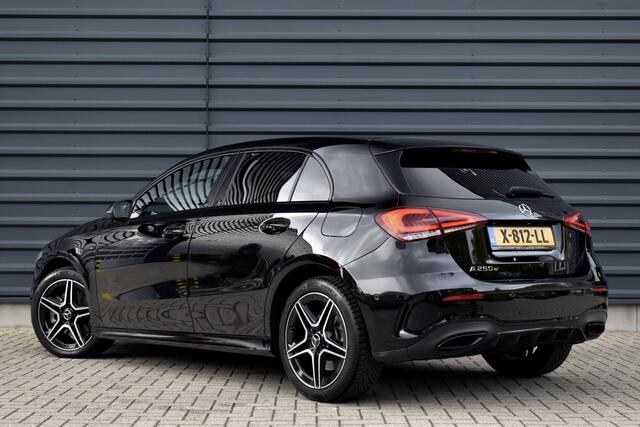 Mercedes-Benz A-KLASSE 250 e AMG Line | Sfeerverlichting | Stoelverwarming | 18'' Wielen | CarPlay | Navigatie |