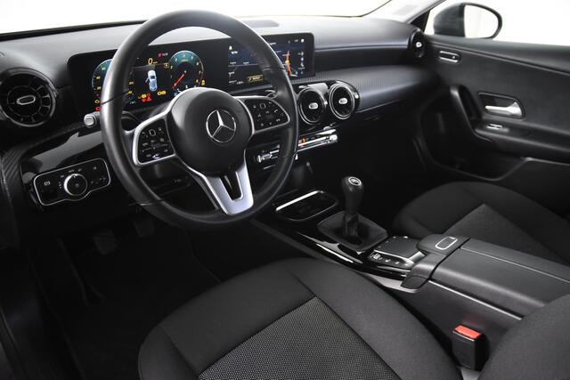 Mercedes-Benz A-KLASSE 180 Business Solution *1ste Eigenaar*Widescreen*Navigatie*Stoelverwarming*PDC*