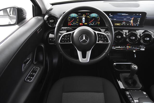 Mercedes-Benz A-KLASSE 180 Business Solution *1ste Eigenaar*Widescreen*Navigatie*Stoelverwarming*PDC*