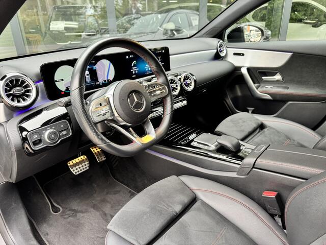 Mercedes-Benz A-KLASSE 180 Business Solution AMG*Panoramadak*LED*Navigatie*