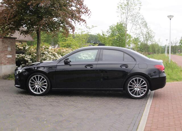Mercedes-Benz A-KLASSE 200 Launch Edition | Camera | Trekhaak | Automaat | Apple Carplay | Virtual Cockpit |
