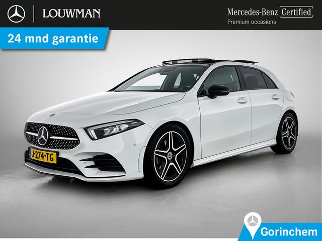 Mercedes-Benz A-KLASSE 180 AMG Nightpakket | Panoramadak | Sfeerverlichting | CarPlay | Augmented Reality | Parkeerpakket met Camera |. Inclusief 24 maanden Mercedes-Benz Certified garantie voor Europa.