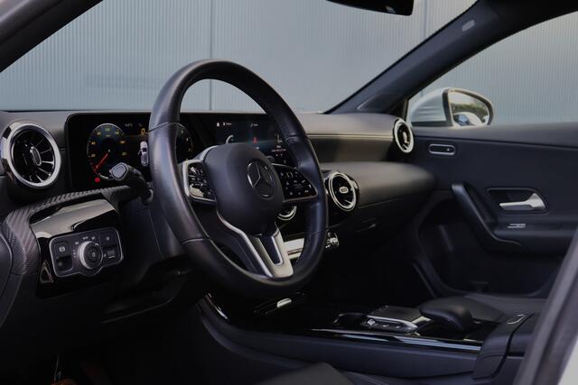 Mercedes-Benz A-KLASSE 180 Business Solution AMG Automaat | NL Auto | Wide Screen | Stoelverwarming | Camera | Half Leer