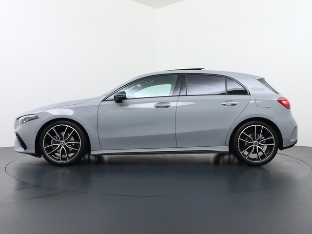 Mercedes-Benz A-KLASSE 180 Business Solution AMG | Panorama - Schuifdak | Burmester Surround Sound | Memorystoelen | Head-Up Display | 360° Camera | Multibeam Led | Apple Carplay & Android Auto