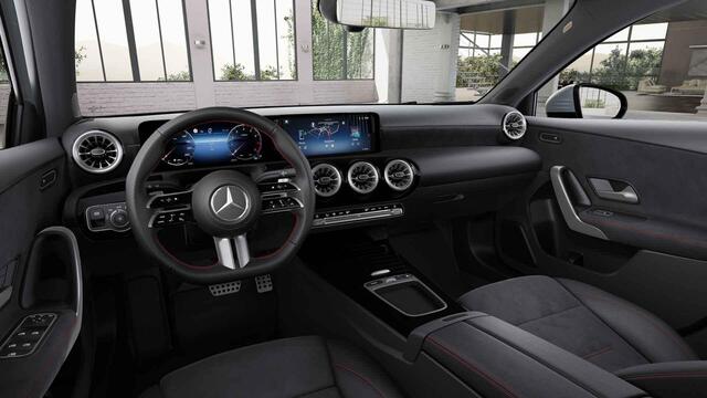Mercedes-Benz A-KLASSE 180 Business Solution AMG | Panoramadak | Sfeerverlichting | Stoelverwarming | Parkeercamera |