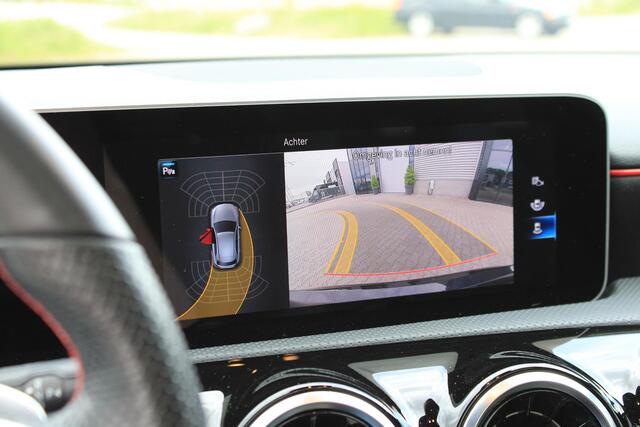 Mercedes-Benz A-KLASSE 180 AMG Pano | Multispaak | Carplay | LED | Night | Stoelverwarming | Dealer Onderhouden