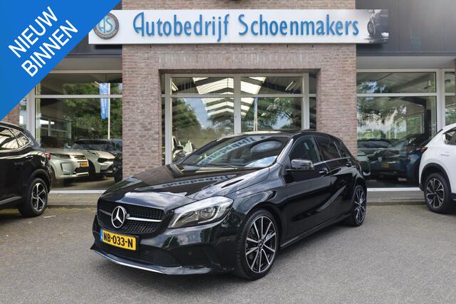 Mercedes-Benz A-KLASSE 180 Lease Edition Plus PANO STOELVERW. HALF-LEER CAMERA NL-AUTO ZWARTE-HEMEL NAVI CRUISE CLIMA KEYLESS-START 2XPDC 18''LMV