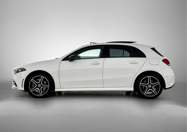 Mercedes-Benz A-KLASSE 250 e AMG Plug-In Hybride | Trekhaak | Panoramadak | Sfeerverlichting | Inclusief 24 maanden MB Certified garantie voor Europa.