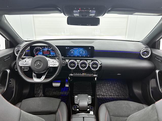 Mercedes-Benz A-KLASSE 250 e AMG Plug-In Hybride | Trekhaak | Panoramadak | Sfeerverlichting | Inclusief 24 maanden MB Certified garantie voor Europa.