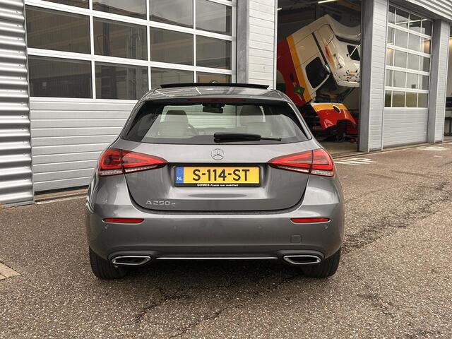 Mercedes-Benz A-KLASSE 250 e | Beige leder | Panoramadak | Apple CarPlay | Sfeerverlichting
