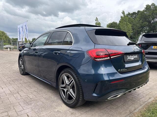Mercedes-Benz A-KLASSE 250 e AMG Line | Panoramadak | Stoelverwarming | Sportstoelen | Camera