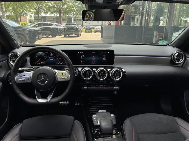 Mercedes-Benz A-KLASSE 180 AMG Line 136PK | Night Pakket | Panoramadak | Dodehoekdetectie