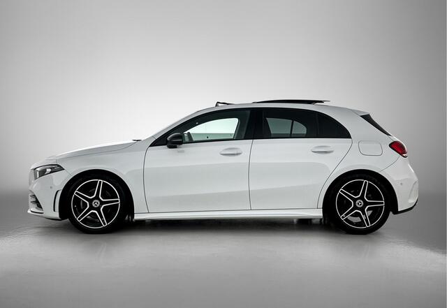 Mercedes-Benz A-KLASSE 180 AMG line | Night Pakket | Panorama Schuif-Kanteldak | Sfeerverlichting. | Ledkoplampen. Inclusief 24 maanden MB Certified garantie voor Europa.