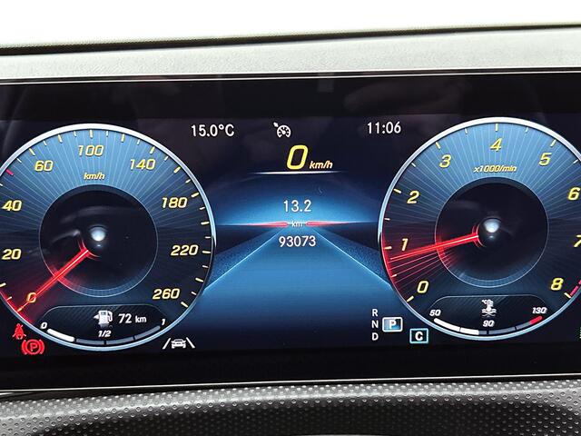 Mercedes-Benz A-KLASSE 180 AMG line | Night Pakket | Panorama Schuif-Kanteldak | Sfeerverlichting. | Ledkoplampen. Inclusief 24 maanden MB Certified garantie voor Europa.