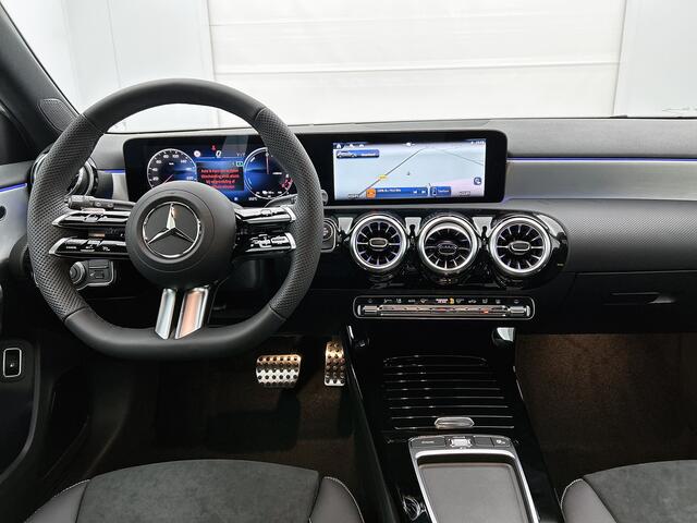 Mercedes-Benz A-KLASSE 250 e Business Solution AMG | AMG Line Plus pakket | Memorypakket voorstoelen | Panoramaschuifdak | Head-up display | 360° camera | AMG Line Plus pakket | Memorypakket voorstoelen | Panoramaschuifdak | Head-up display | 360° camera |