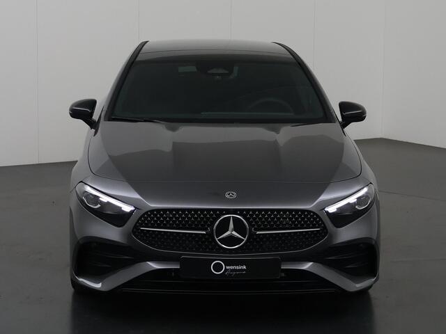Mercedes-Benz A-KLASSE 180 Star Edition AMG Line | Night | Multibeam | Panoramadak | Sfeerverlichting | Stoelverwarming | Achteruitrijcamera |