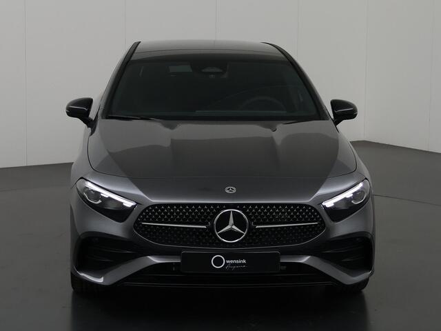 Mercedes-Benz A-KLASSE 250 e Star Edition AMG Line | Panoramaschuifdak | Nightpakket | Sfeerverlichting | MULTIBEAM LED | Stoelverwarming | 19 inch Multispaaks |