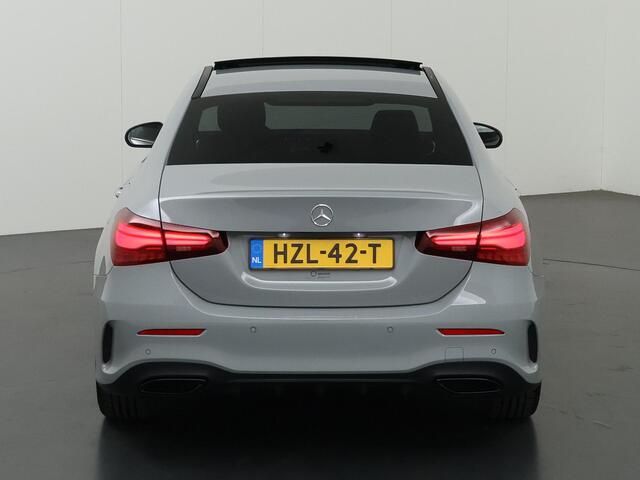Mercedes-Benz A-KLASSE 180 Business Solution AMG | Night edition | Panoramadak | Memory stoelen | Head-up display | Stoelverwarming | Dodehoekassistent | AMG Line Plus