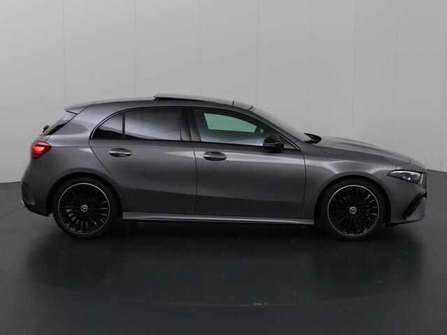 Mercedes-Benz A-KLASSE 180 Star Edition AMG Line | Achteruitrijcamera | Keyless go | Sfeerverlichting | Stoelverwarming | Panoramaschuifdak |