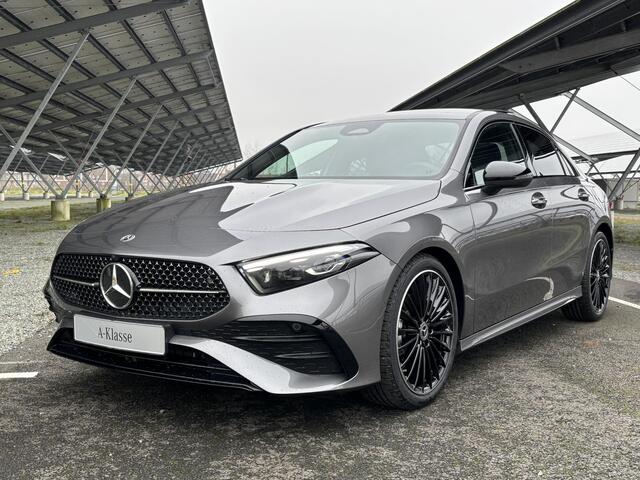 Mercedes-Benz A-KLASSE 180 Star Edition AMG Line | Night | Panoramadak | Sfeerverlichting | 19" Multispaaks | Parkeercamera | Stoelverwarming |