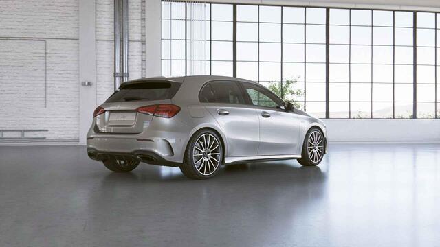 Mercedes-Benz A-KLASSE 250 e Business Solution AMG Limited | Night | Widescreen | 19" multispaaks velgen (hoogglans zwart) | Achteruitrijcamera | Stoelverwarming |