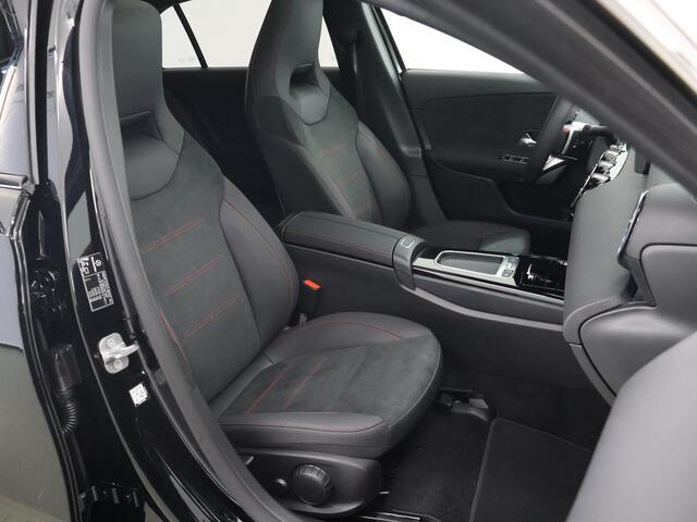 Mercedes-Benz A-KLASSE 180 Star Edition AMG Line 180 Star Edition AMG Line Plus | Night | Panoramadak | Multispaaks velgen | Stoelverwarming | Sfeerverlichting |