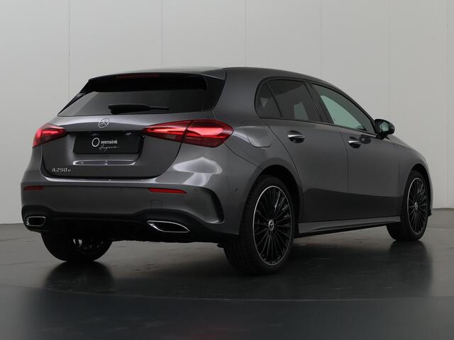Mercedes-Benz A-KLASSE 180 Star Edition AMG Line LIMITED | Panoramadak | Multibeam | 19" multispaaks velgen | Night | Sfeerverlichting | Stoelverwarming | Achteruitrijcamera |
