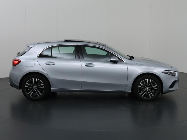 Mercedes-Benz A-KLASSE 250 e Star Edition Luxury Line 250 e Star Edition Luxury Line | Panoramadak | Trekhaak | Multibeam LED | Draadloos opladen voor Smartphone |