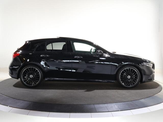 Mercedes-Benz A-KLASSE 180 Business Solution AMG | Panoramaschuifdak | Premium plus | Head-Up | Stoelverwarming | Achteruitrijcamera | MULTIBEAM LED |