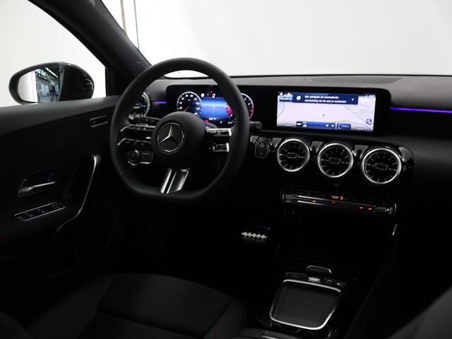 Mercedes-Benz A-KLASSE 180 Star Edition AMG Line | Panoramadak | 19 inch LM velgen | Night pakket | Multibeam Led verlichting |