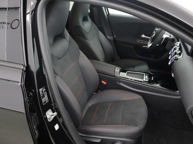 Mercedes-Benz A-KLASSE 180 Star Edition AMG Line | Panoramadak | 19 inch LM velgen | Night pakket | Multibeam Led verlichting |