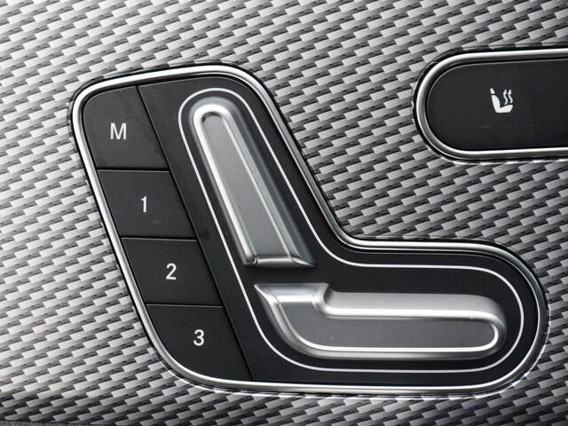 Mercedes-Benz A-KLASSE 250e Progressive | SOH 97,9% | Panoramadak | Leder | Stoelverwarming | Memory | Carplay | Sfeerverlichting | Keyless | Widescreen | Camera | Full LED | Navigatie | PHEV | Plug In