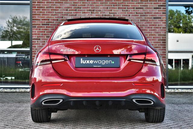Mercedes-Benz A-KLASSE 250 e AMG-Line Pano 19inch Night Patagonia-red!