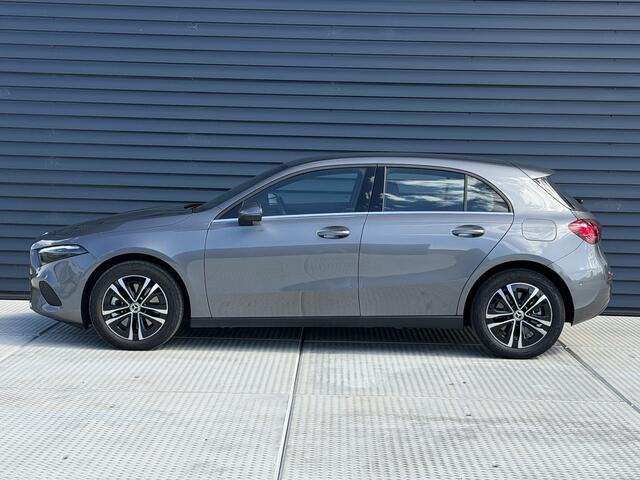 Mercedes-Benz A-KLASSE 250 e Star Edition / Camera / Navigatie