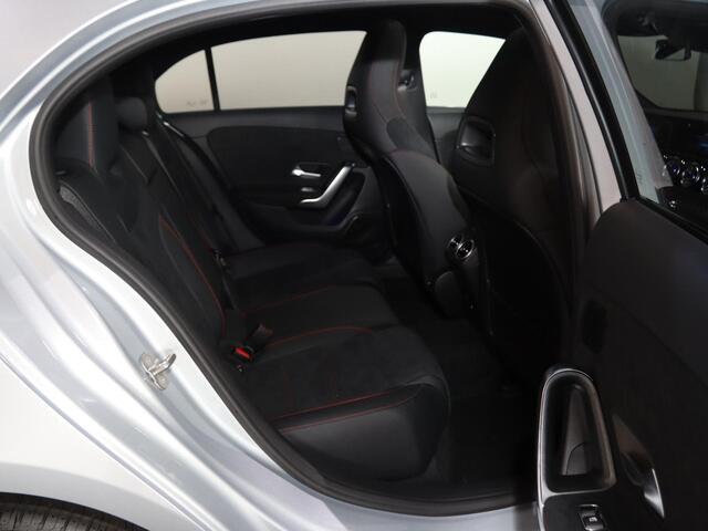 Mercedes-Benz A-KLASSE 250e Business Solution AMG | Panoramaschuifdak | Premium Plus | Head-up display | Dodehoekassistent |