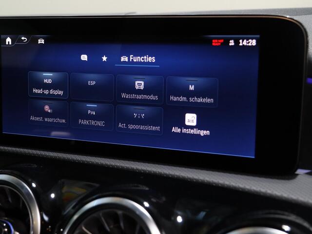 Mercedes-Benz A-KLASSE 250e Business Solution AMG | Panoramaschuifdak | Premium Plus | Head-up display | Dodehoekassistent |