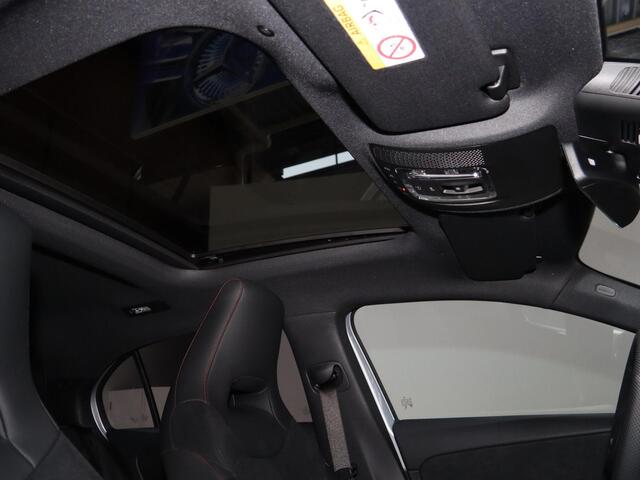 Mercedes-Benz A-KLASSE 250e Business Solution AMG | Panoramaschuifdak | Premium Plus | Head-up display | Dodehoekassistent |