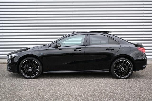 Mercedes-Benz A-KLASSE 250 e AMG Night pakket | Burmeister | Sfeerverlichting | Widescreen |