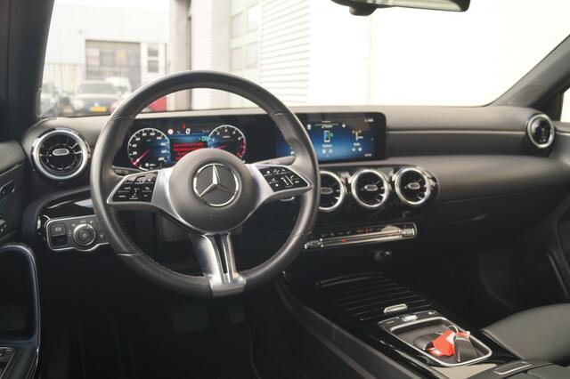 Mercedes-Benz A-KLASSE 180 Automaat Luxury Line -LED-ECC-PDC-CAM-