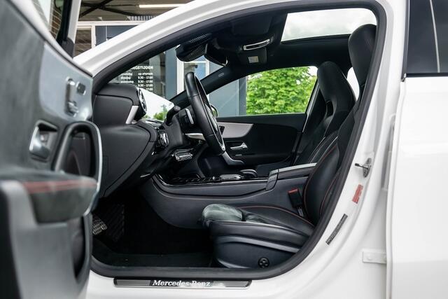Mercedes-Benz A-KLASSE 180 Business Solution AMG | Panorama | Widescreen Display | Camera | Night Package | Sfeerverlichting | Memory | LED |