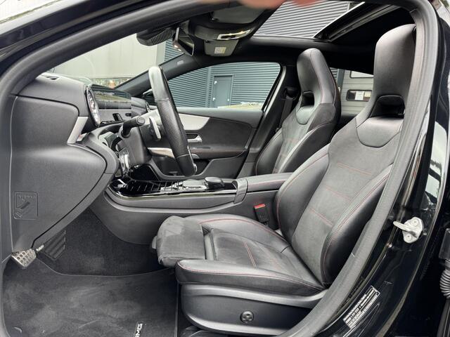 Mercedes-Benz A-KLASSE 180 Business Solution AMG Panoramadak + Geheugenstoelen, NL-Auto!